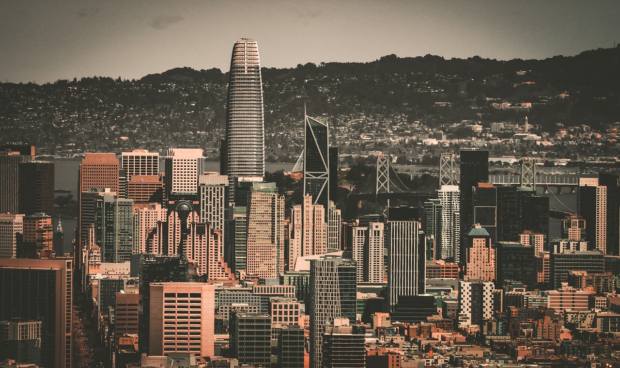 记者：如今国脚级球员税后拿100万甚至几十万年薪越来越普遍